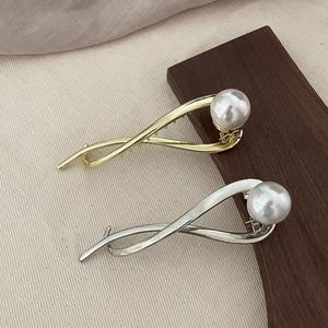 Pince à Cheveux en Métal Croisée Ondulée Avec Grosse Künstliche Perle Imitation Élégante Épingle à Cheveux Or Argent Pour Femmes
