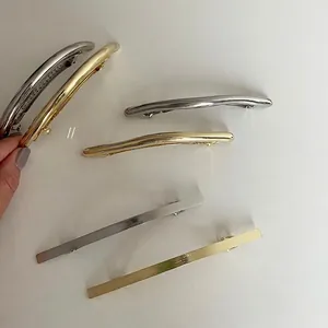 Minimalistisches Haarspangen-Set aus Gold und Silber mit gebogenen und flachen Federclips