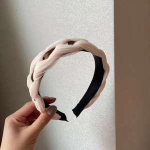 Serre-tête tressé en mousseline style français avec effet volume en rose clair et marron