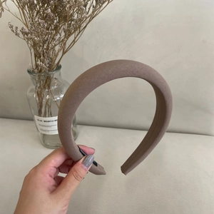 Detail view of the thick Morandi sponge headband in brown fabric with a textured surface