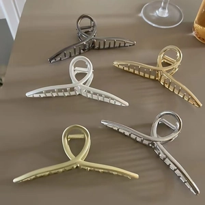 Grande Pince à Cheveux en Métal pour Femmes Pince Crabe Géométrique Torsadée Accessoires de Cheveux Élégants Or Argent