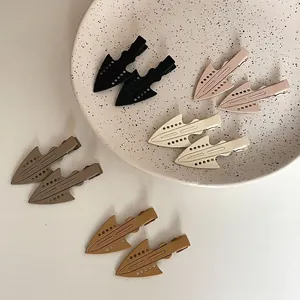 Matte Acrylic Geometric Arrow Duckbill Hair Clip Simple Non-Marking Hairpin For Women Daily Makeup Hair Styling Accessory