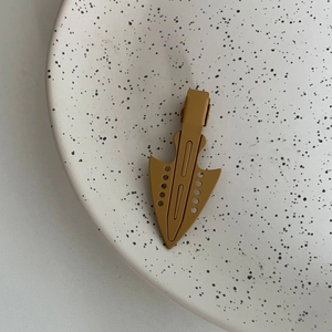 Minimalist matte mustard yellow geometric duckbill hair clip for women hair styling