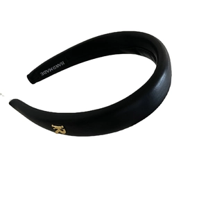 Serre-tête épais en cuir noir avec boucle dorée lettre R et étiquette faite à la main