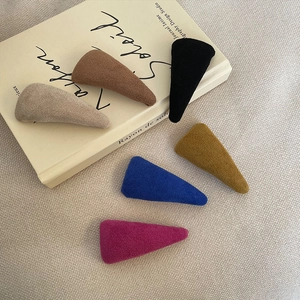 Women's Korean Style Minimalist Triangular Flocking Hair Clip Solid Color Velvet BB Clip Fashion Autumn Winter Hairpin