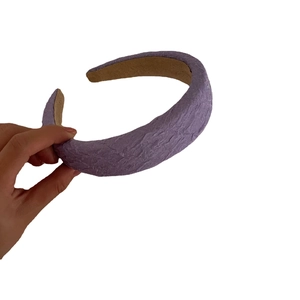 Serre-tête violet élégant avec tissu texturé et design rembourré de style coréen