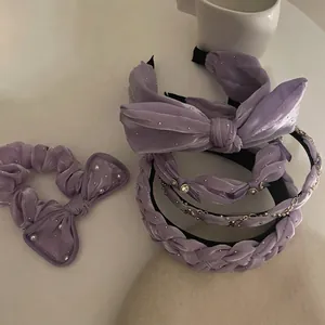 Serre-tête Élégant en Satin Violet avec Nœud et Chouchou Tressé avec Künstliche Perles de Culture et Strass pour Femmes Accessoires