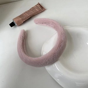 Serre-tête en peluche rose pour femmes en fausse fourrure douce avec design large haut