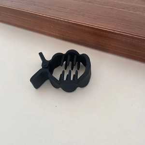 Fermaglio per capelli curvo in acrilico nero opaco con bordi smerlati per acconciature