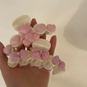 Süße Rosa Bär Schleife Haarklammer Für Damen Niedliche Acryl Relief Muster Shark Clip Täglich Styling Girly Haarschmuck