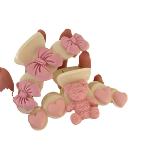 Süße Haarklammern mit rosa Bär und Schleife in mattem Creme-Harz für Mädchen