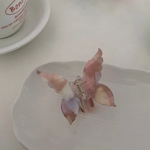 Pince à cheveux papillon en acétate style INS français avec texture marbrée rose