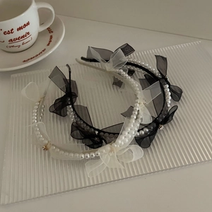 Serre-tête en perles de style français avec nœuds en tulle noir et blanc sur plateau