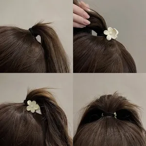 Tutoriel mini pince à cheveux fleur café pour fixer les queues de cheval et les mèches
