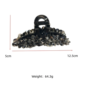 Detail showing the dimensions and weight of the large dark grey crystal shark hair clip
