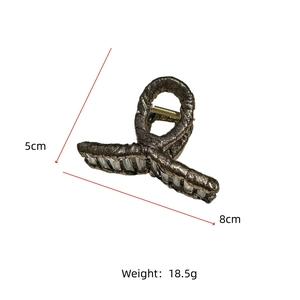 Detail showing an 8cm brown fabric hair claw clip with size and weight measurements