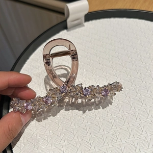 Pince à cheveux cœur en cristal marron avec strass violets pour coiffure élégante
