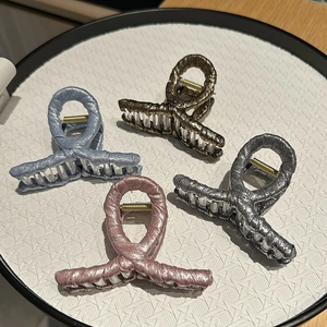 Detail showing metallic fabric hair claws with strong golden springs in various colors