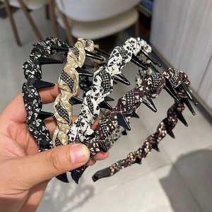 Vintage Floral Spiky Headband For Women Punk Goth Fabric Wrapped Hair Band With Teeth Anti-Slip Rhinestone Hair Hoop
