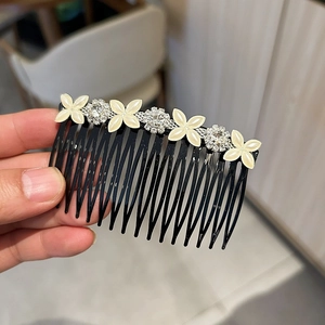 Peigne à cheveux élégant avec trèfle et perles pour coiffure de frange et chignon