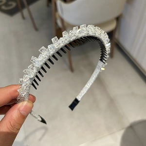 Close-up of silver glitter headband with square crystal rhinestones and inner anti-slip teeth