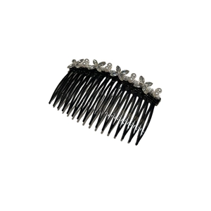 Peigne à cheveux élégant trèfle à quatre feuilles avec perles et strass sur base noire