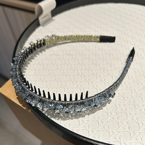 Detail of blue rhinestone headband with non-slip teeth and silver-blue metallic thread