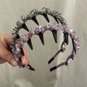 Serre-tête Punk à Strass avec Rembourrage Élevé et Pointes en Plastique Ornements en Cristal Accessoires Cheveux de Mode pour Femmes