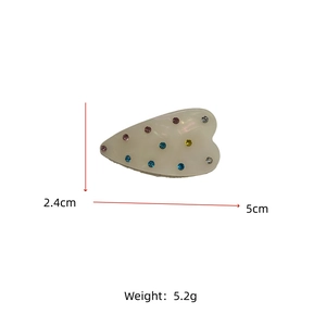 Détails d'une pince à cheveux cœur de 5cm avec strass colorés et mesures de taille