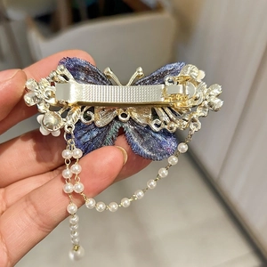 Eleganter blauer Stickerei-Schmetterling-Haarclip mit Perlenquasten und Silberrahmen