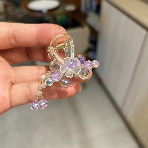 Pince à cheveux fleurie en cristal violet avec strass et perles faits à la main