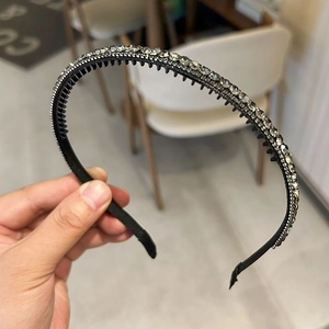 Minimalist black headband with sparkling crystals and non-slip teeth for women