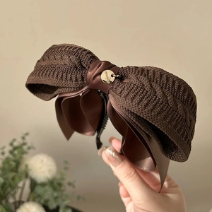 Vintage brown knitted bow banana hair clip for women with elegant gold metal charm