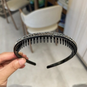 Serre-tête étincelant avec strass et dents antidérapantes pour femme en noir chic