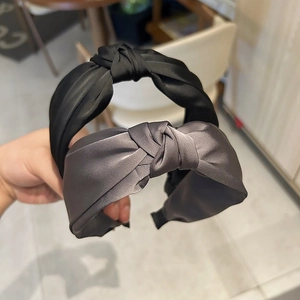 Serre-tête élégant en satin noué noir et gris pour accessoires de cheveux femme