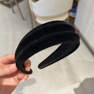 Detailed view of the thick black velvet padded headband with a retro sponge texture