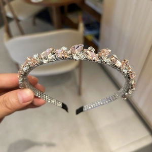 Cerchietto scintillante con strass rosa, catena in argento e cristalli champagne