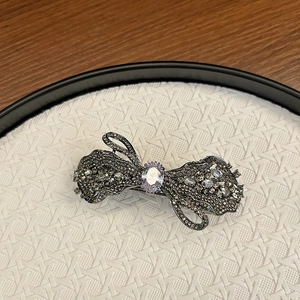 Luxuriöse Haarspange mit Strass-Schleife, zentralem Kristall und grauer Legierung