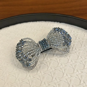 Barrette à cheveux élégante en forme de nœud avec cristaux bleus et monture argentée