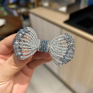 Barrette à cheveux nœud en cristal élégant avec strass dégradés bleus sur base argent