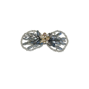 Barrette à cheveux artisanale en cristal gris avec perles et nœud en strass dorés