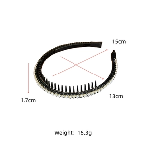 Detailansicht Perlenhaarreif mit Maßen 15cm x 13cm und rutschfestem Zahndesign-Profil