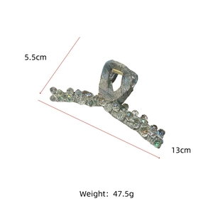 Detailed size specifications of a 13cm sparkling crystal hair claw with silver fabric