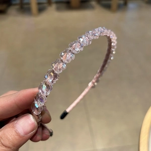 Serre-tête en cristal rose pour femme avec perles facettées et tissu satiné élégant