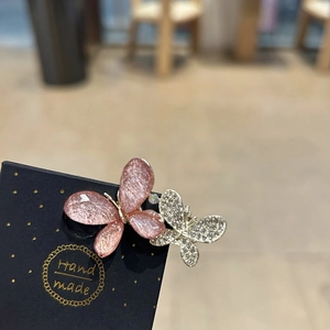 Barrettes papillon faites main étincelantes avec des cristaux et finitions dorées