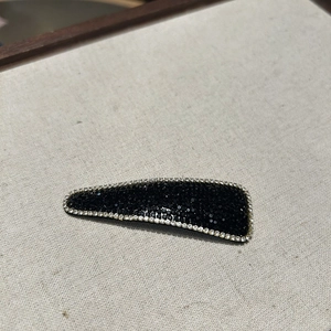 Detail of luxury teardrop BB hair clip with black rhinestones and transparent crystals