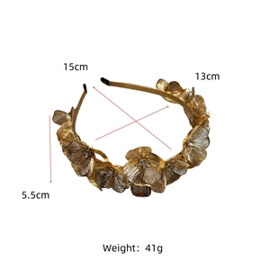 Detailed view of metal wire mesh flower headband with dimensions 15cm x 13cm and 41g weight