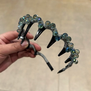 Eleganter Kristall-Haarreif mit funkelnden Perlen und rutschfestem Kamm-Design
