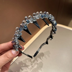 Serre-tête en cristal étincelant avec dents et perles grises pour un style élégant