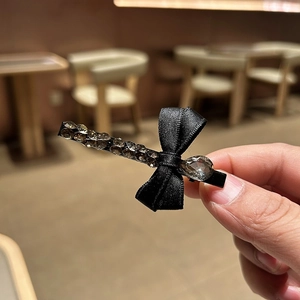 Barrette à cheveux vintage en velours avec nœud et strass gris, accessoire chic français